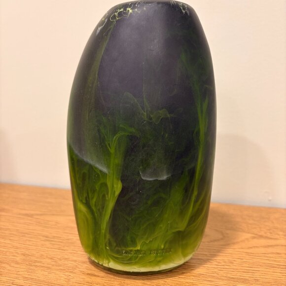 Medium Pebble Vase Dinosaur Designs - Picture 2 of 7